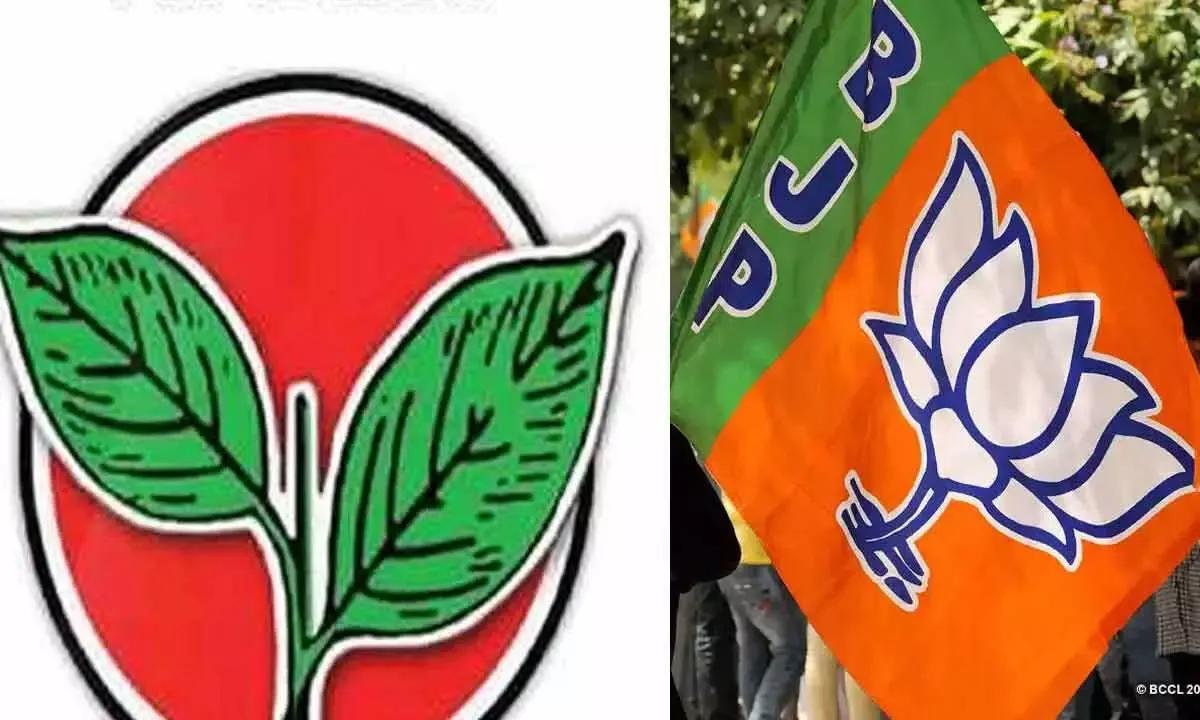 AIADMK seniors meet BJP leaders over rift in ties, saffron party backs state leadership