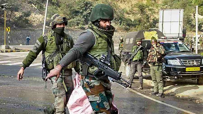 2 Lashkar associates arrested in J&K's Baramulla