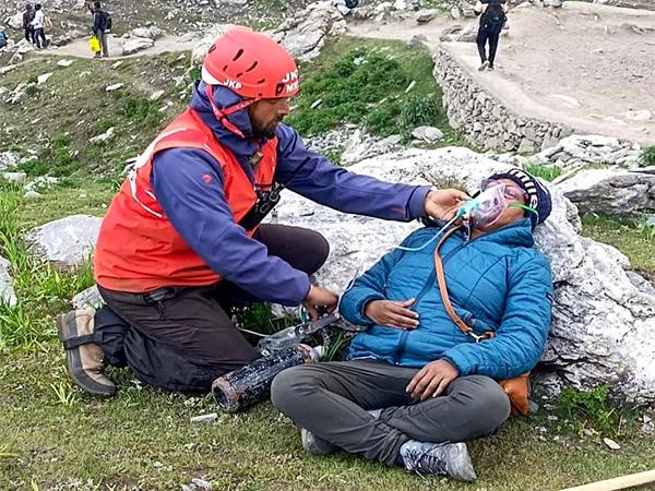 Amarnath Yatra devotee medical  help