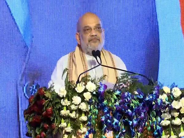 Alliance between Lalu and Nitish like oil and water which can't be mixed: Shah