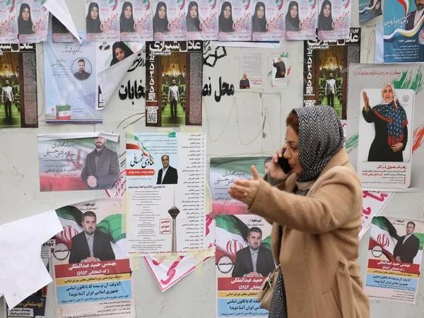 An Iranian woman for Voting in Election