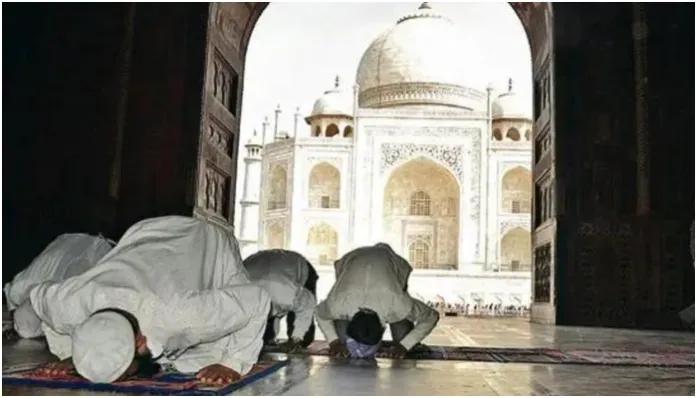 Offering ‘Namaaz’ At Taj Mahal