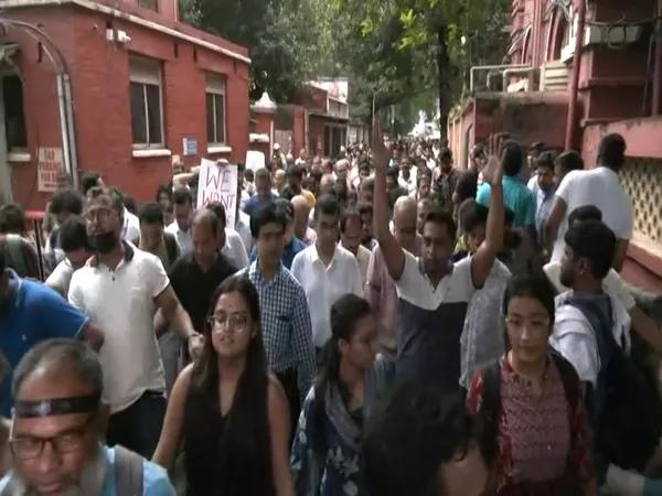 Doctors take out protest march to Lalbazar