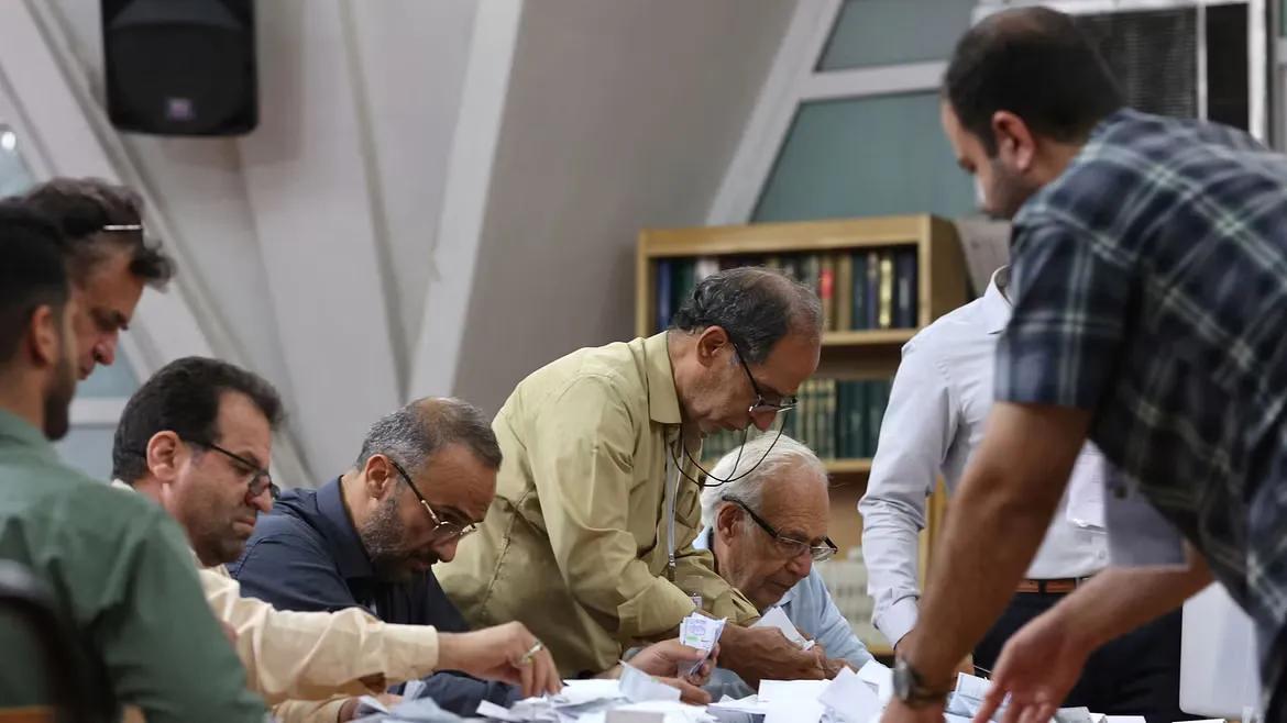 Electoral staff in Iran