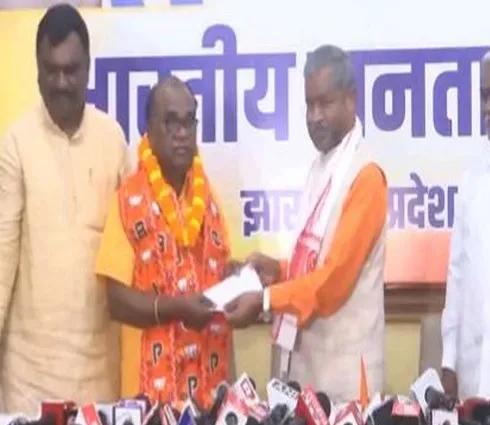 Expelled JMM leader Lobin Hembrom joins BJP in Ranchi