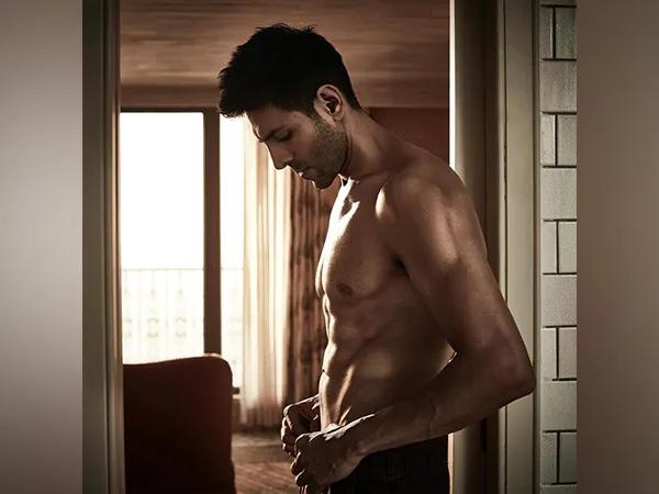 Kartik Aaryan Shirtless