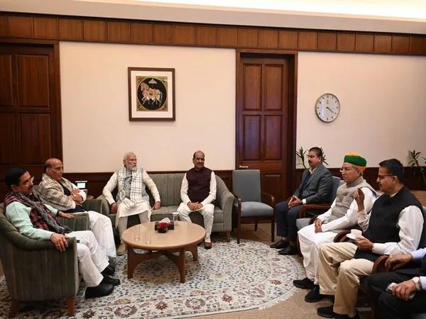 PM Modi meets Lok Sabha Speaker Om Birla