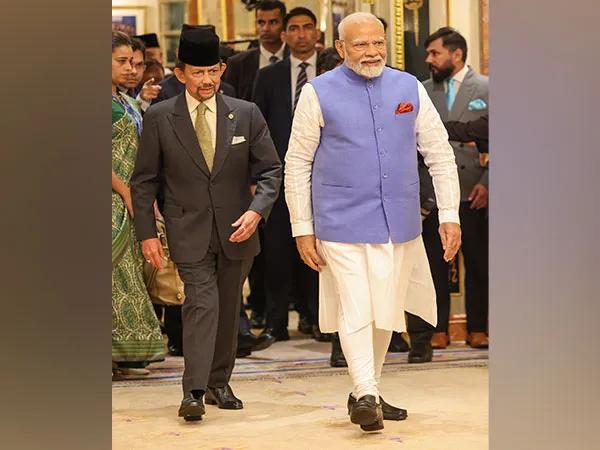 Prime Minister Narendra Modi with Brunei Sultan Haji Hassanal Bolkiah