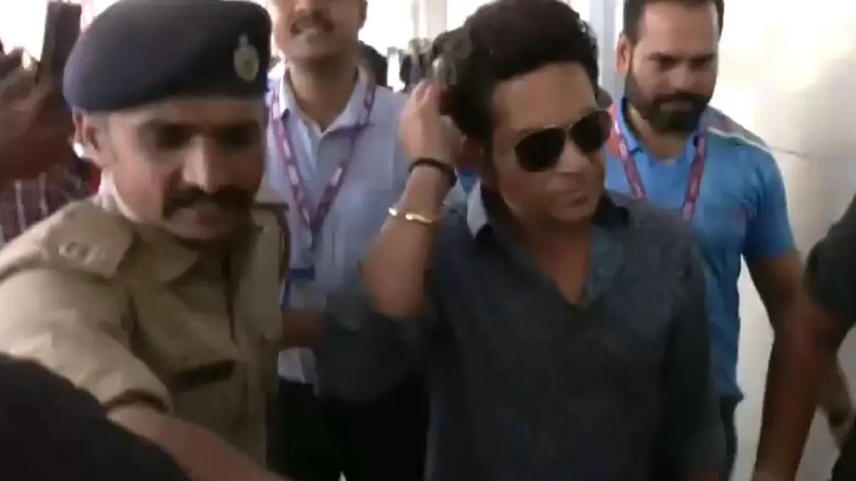 Sachin Tendulkar arrived at the Ahmedabad airport