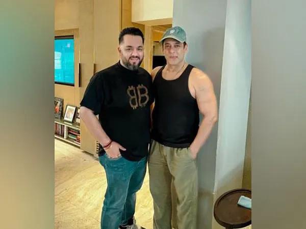 Salman Khan with his fan