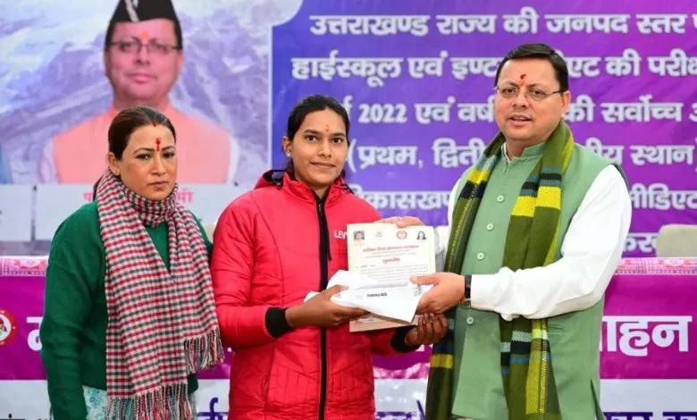 CM Dhami Honored Meritorious Girls On National Girl Child Day