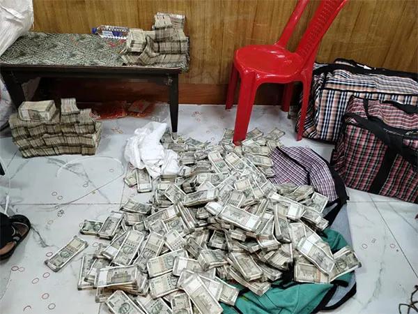 Cash recovered in Income Tax raid at Boudh Distilleries Private Limited