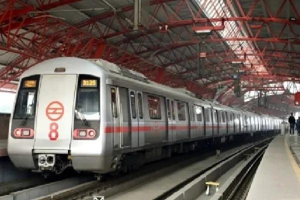 Man caught doing inappropriate act on Delhi Metro, police file FIR (Ld)