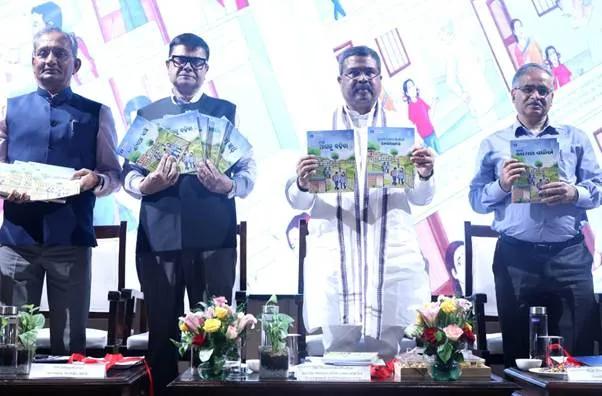 Dharmendra Pradhan Launches Comic Book 