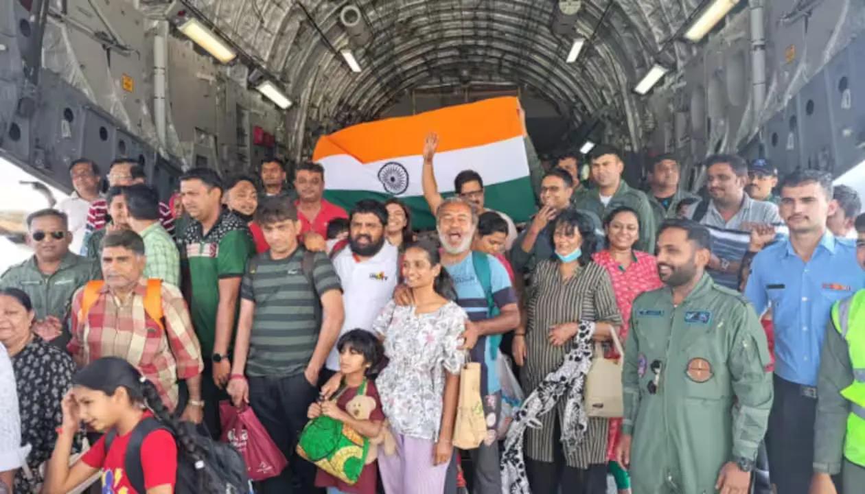 indian evacuees in mumbai