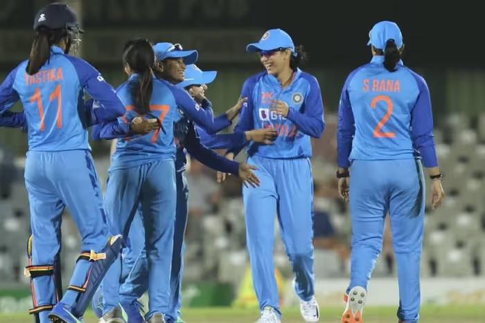 Mandhana, Harmanpreet score half-centuries as India win