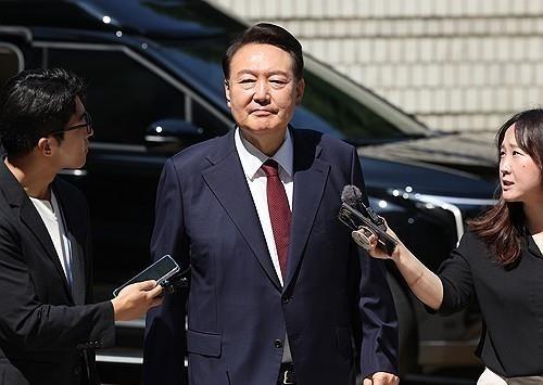 South Korea: Ex-President Yoon questioned over alleged attempt to block arrest warrant execution