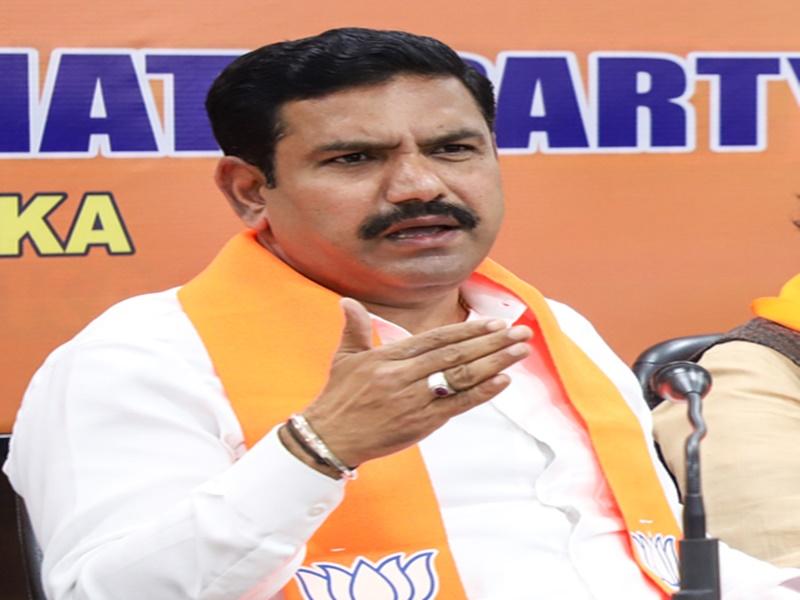 K'taka BJP demands suspension of officials over Dalit woman worker's assault in Hubballi