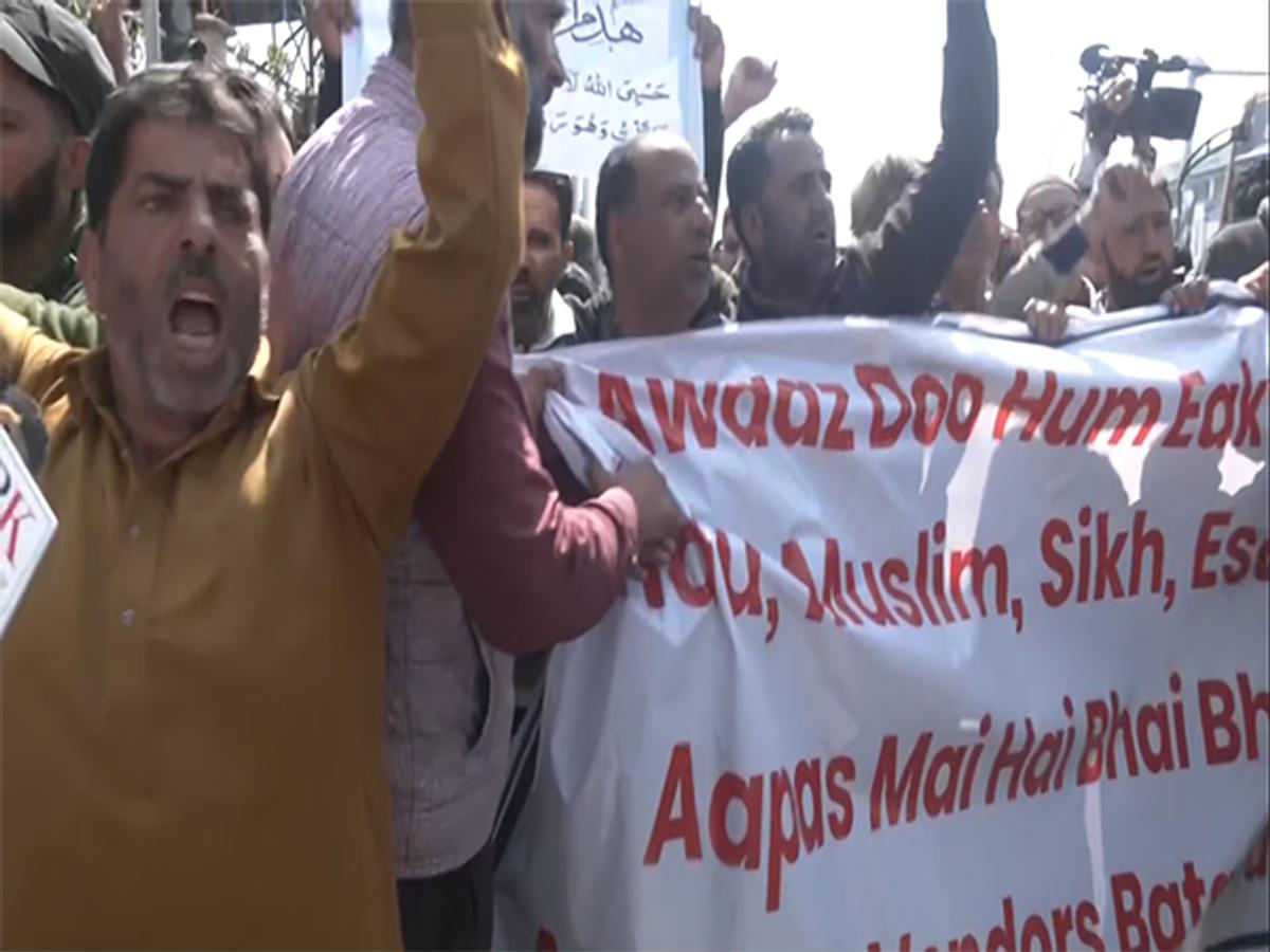 Protests held outside Srinagar Police Control Room