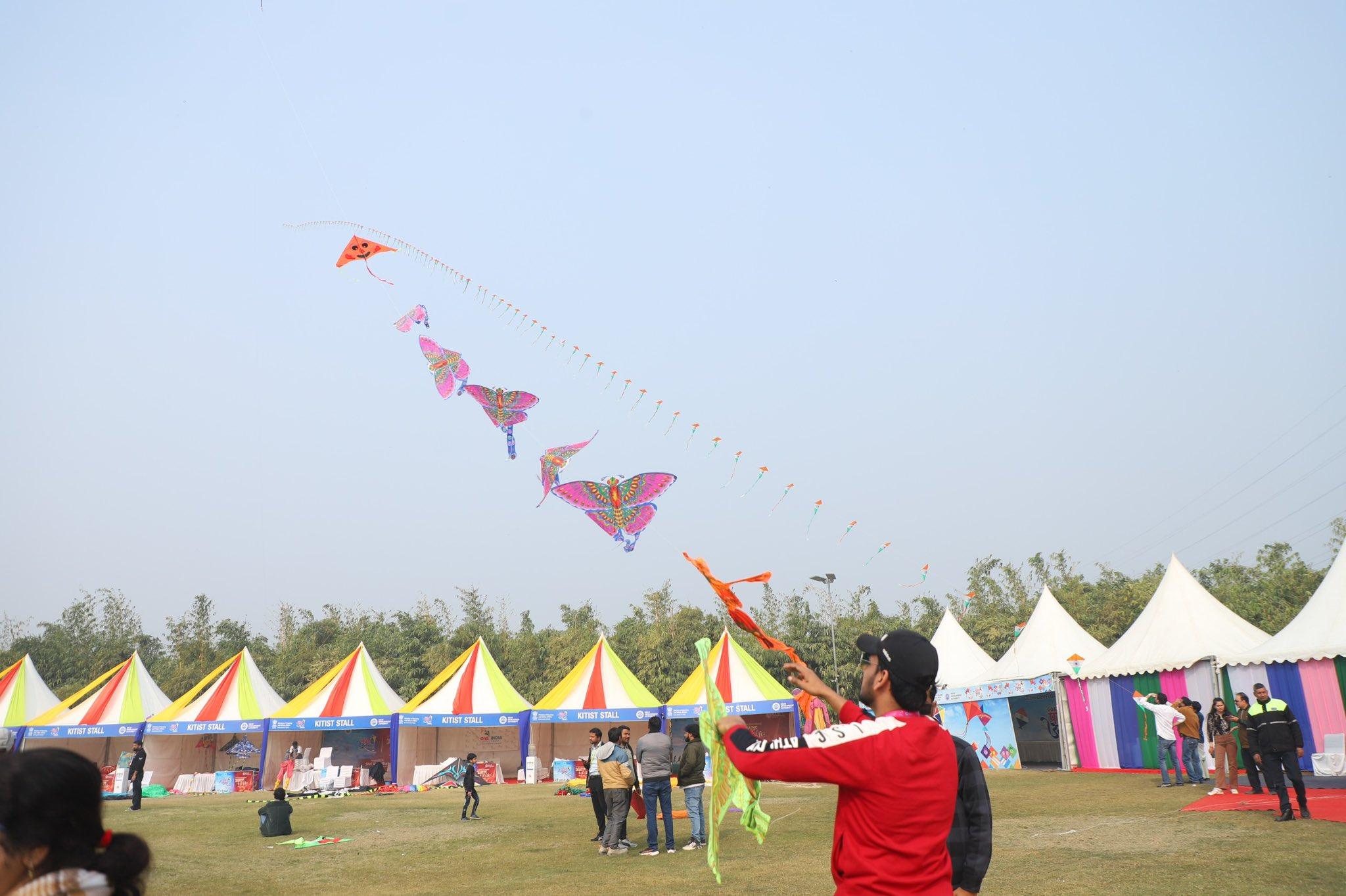 'Enthusiastic response': Delhi L-G V.K. Saxena overjoyed by kite festival's popularity