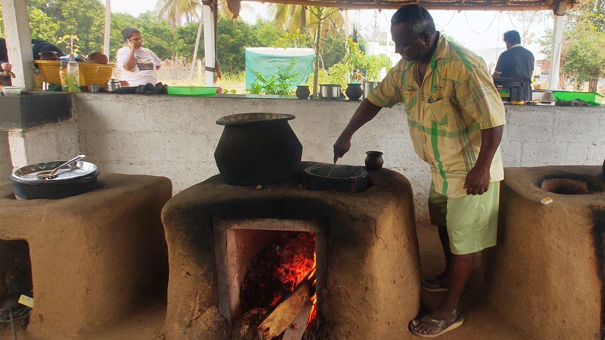 Cooking gas shortage forces Chennai restaurants to switch to firewood, electric stoves