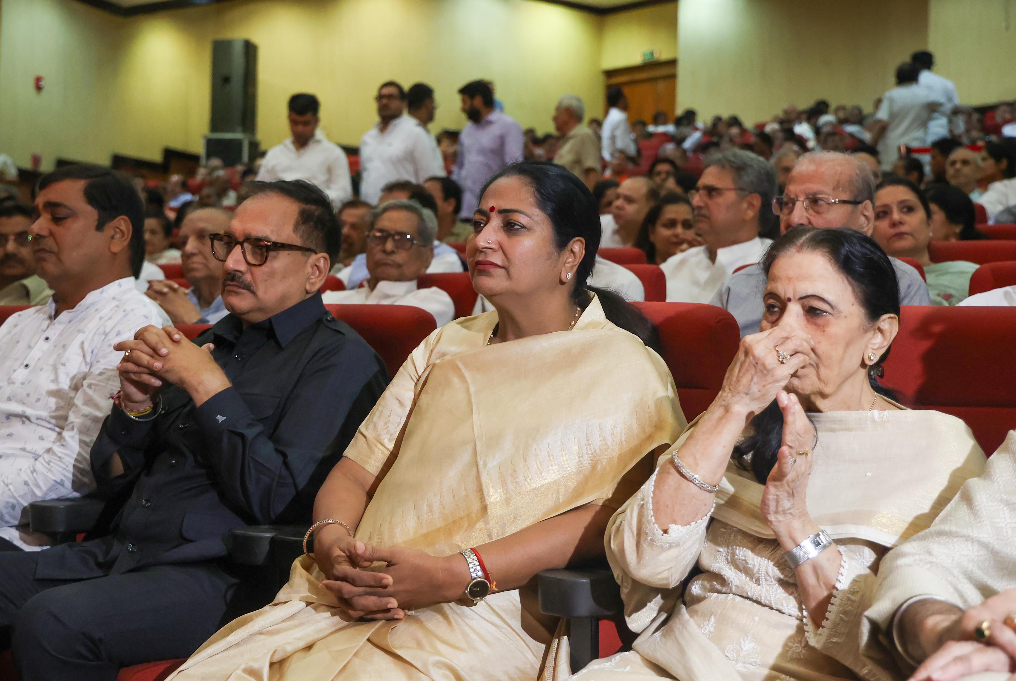 Delhi BJP chief slams AAP’s misleading comments on health services