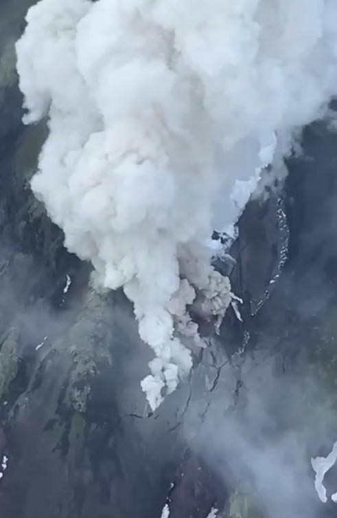 Russian volcano sends ash plume 10-km high in Kamchatka