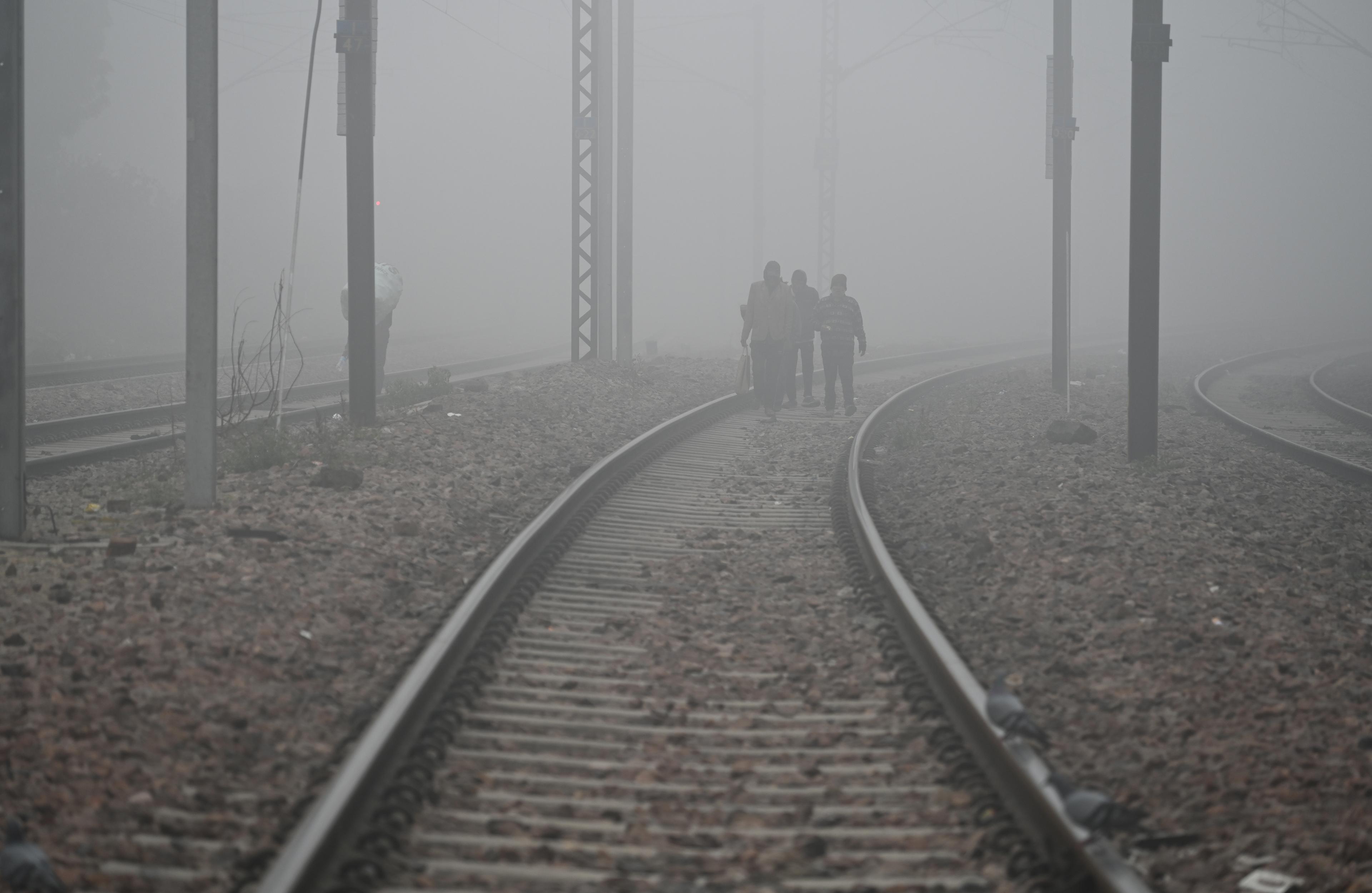 Dense fog disrupts flights, trains across North India