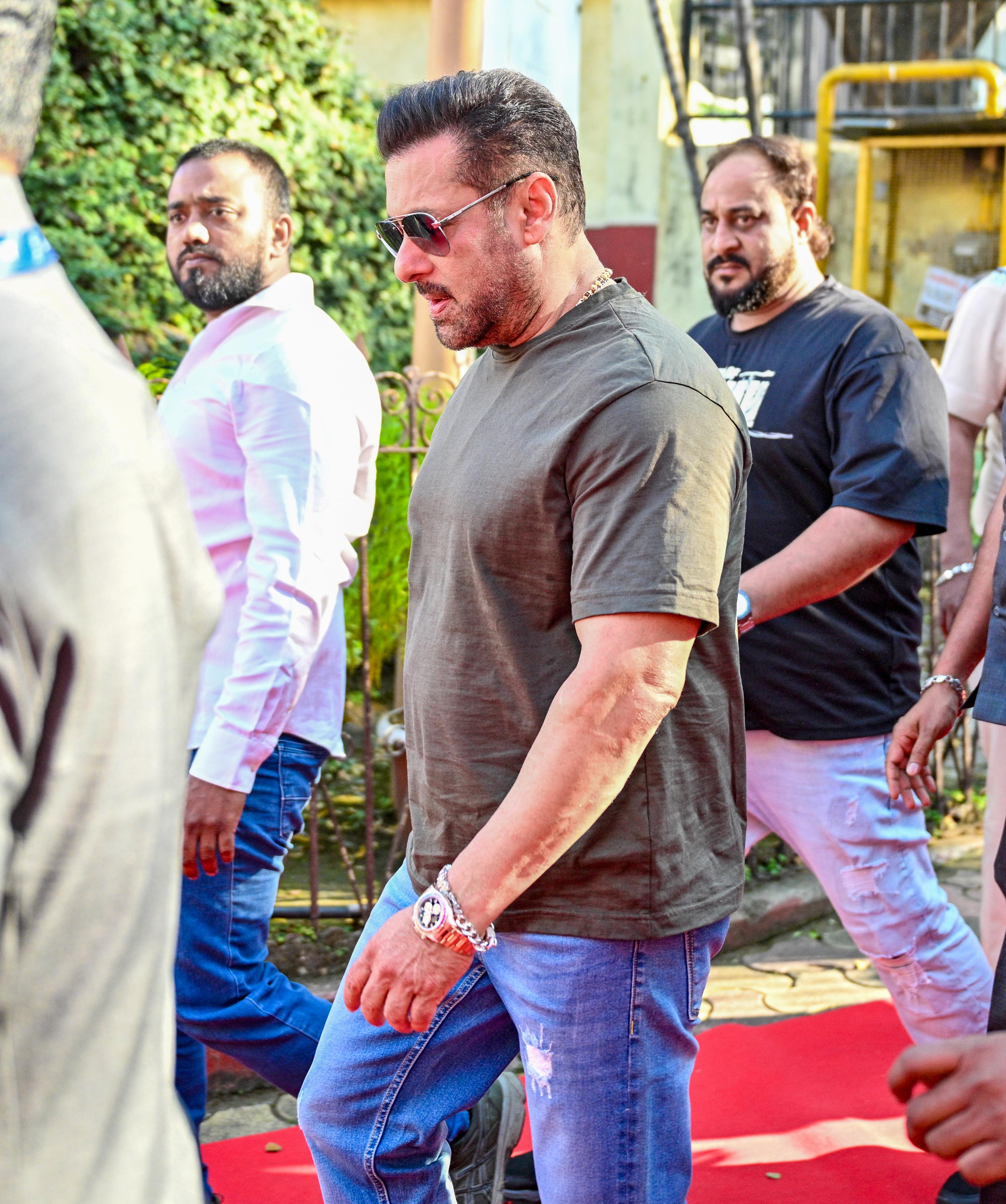 From Salman Khan, Kareena Kapoor to Akshay Kumar, Ranbir Kapoor - Which Booth did B-Town celebs vote at in the BMC election?