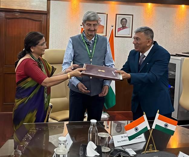 Gati Shakti Vishwavidyalaya, DRDO sign MoU to develop smart tech solutions for national security