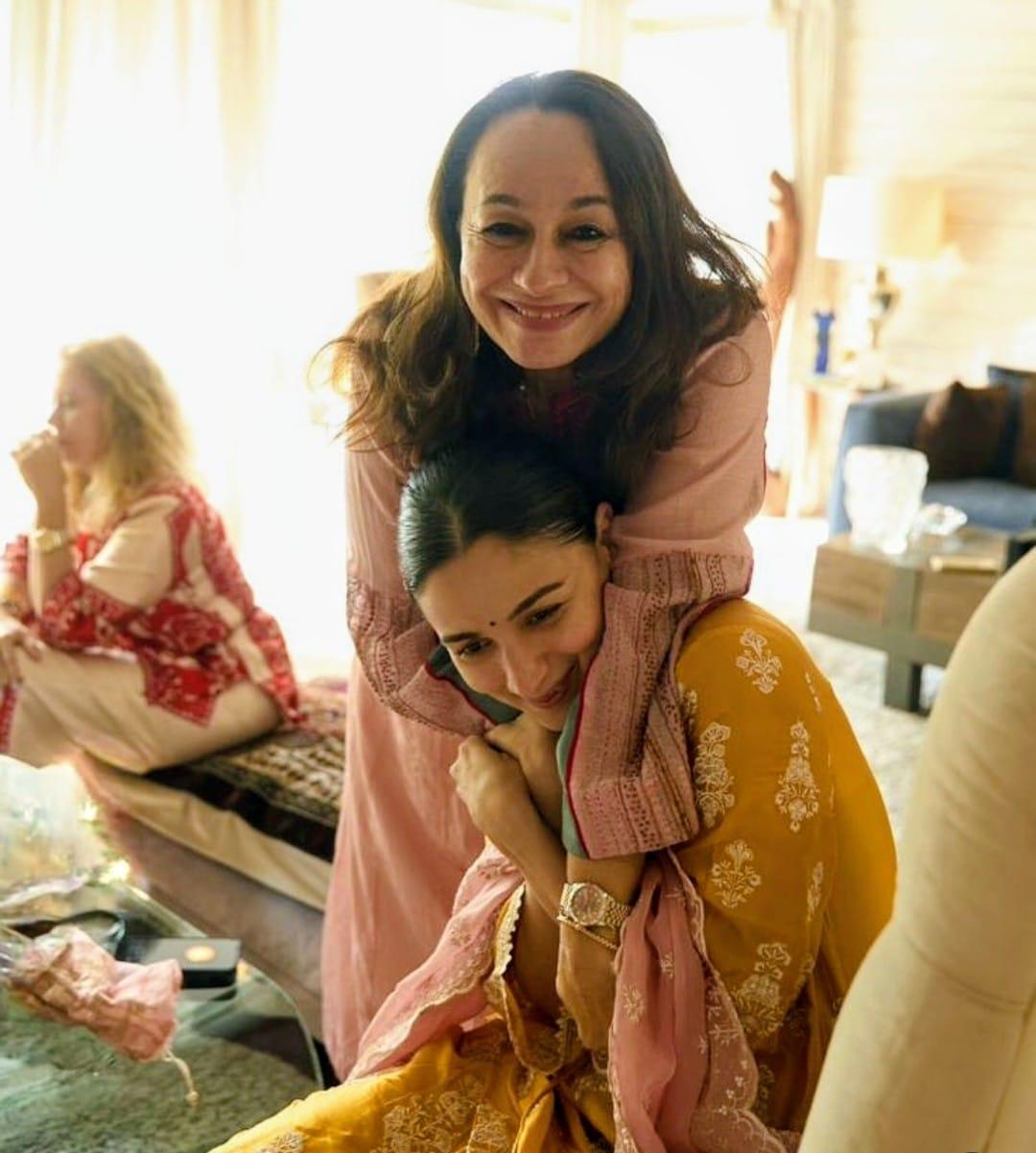 Alia Bhatt celebrates the birthday of her ‘mama birdie’, Soni Razdan