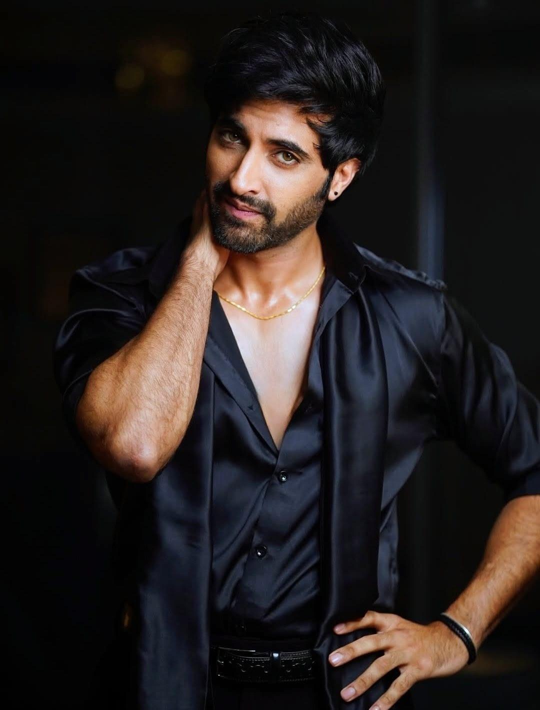 Akshay Oberoi treats his family with homemade pizza this Diwali