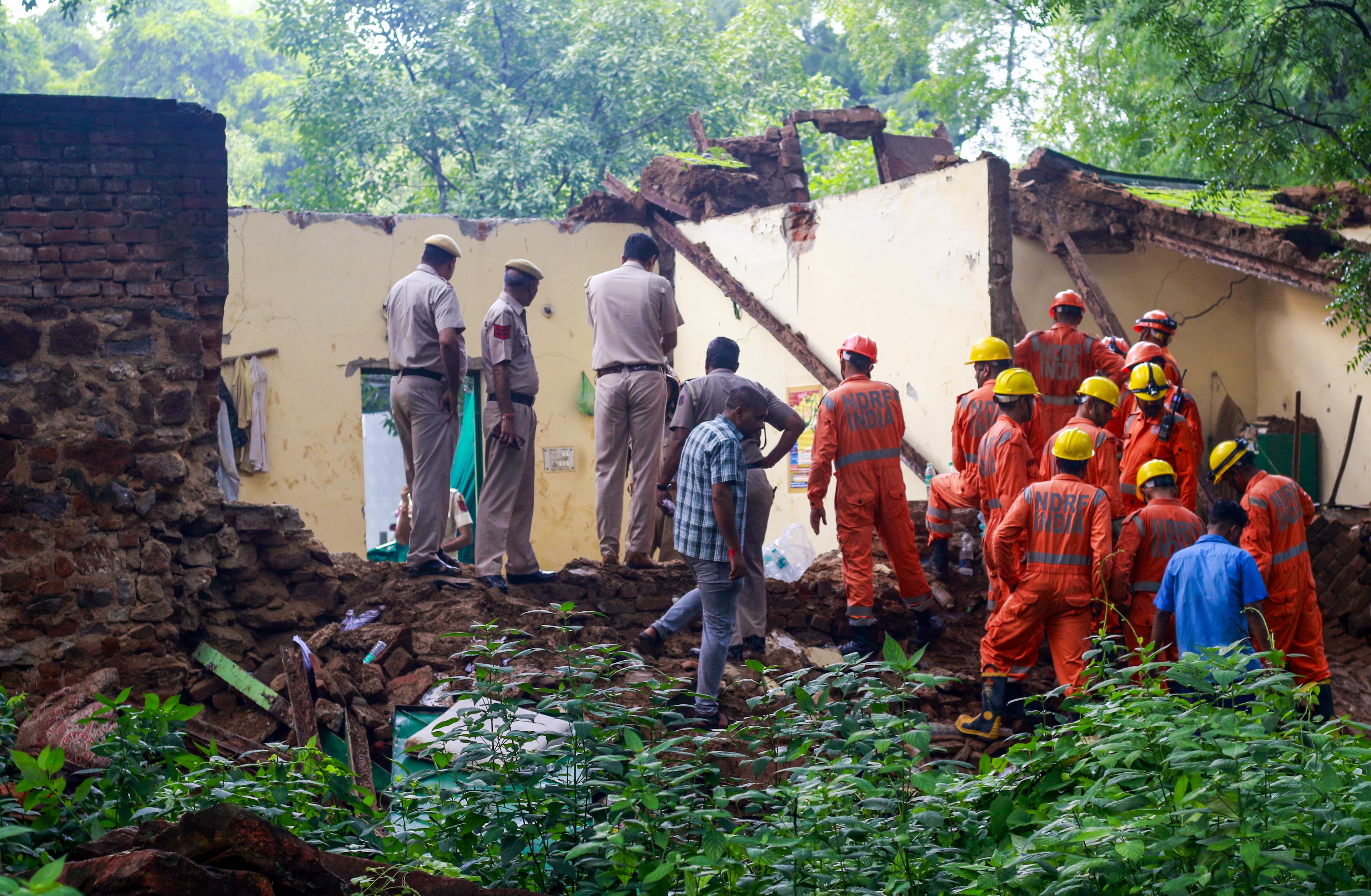 Roof collapse near dargah: Toll mounts to 7, police file negligence case
