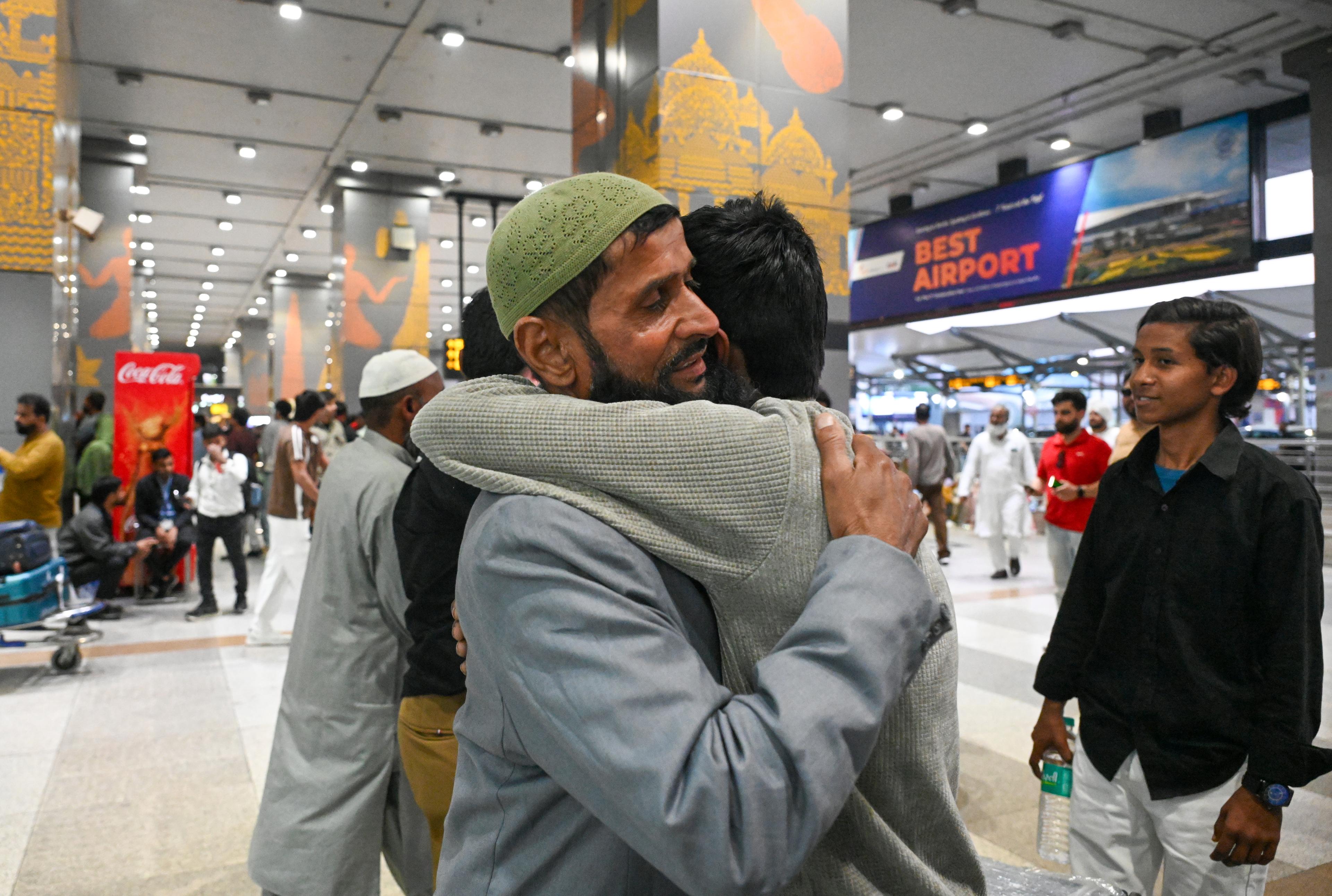 Domestic airlines to operate more flights from Gulf on Wed as govt keeps close watch