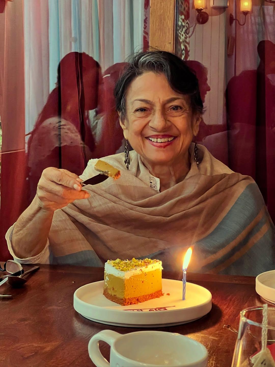 Tanishaa Mukerji shares happy pictures from mother Tanuja's 82nd birthday celebrations