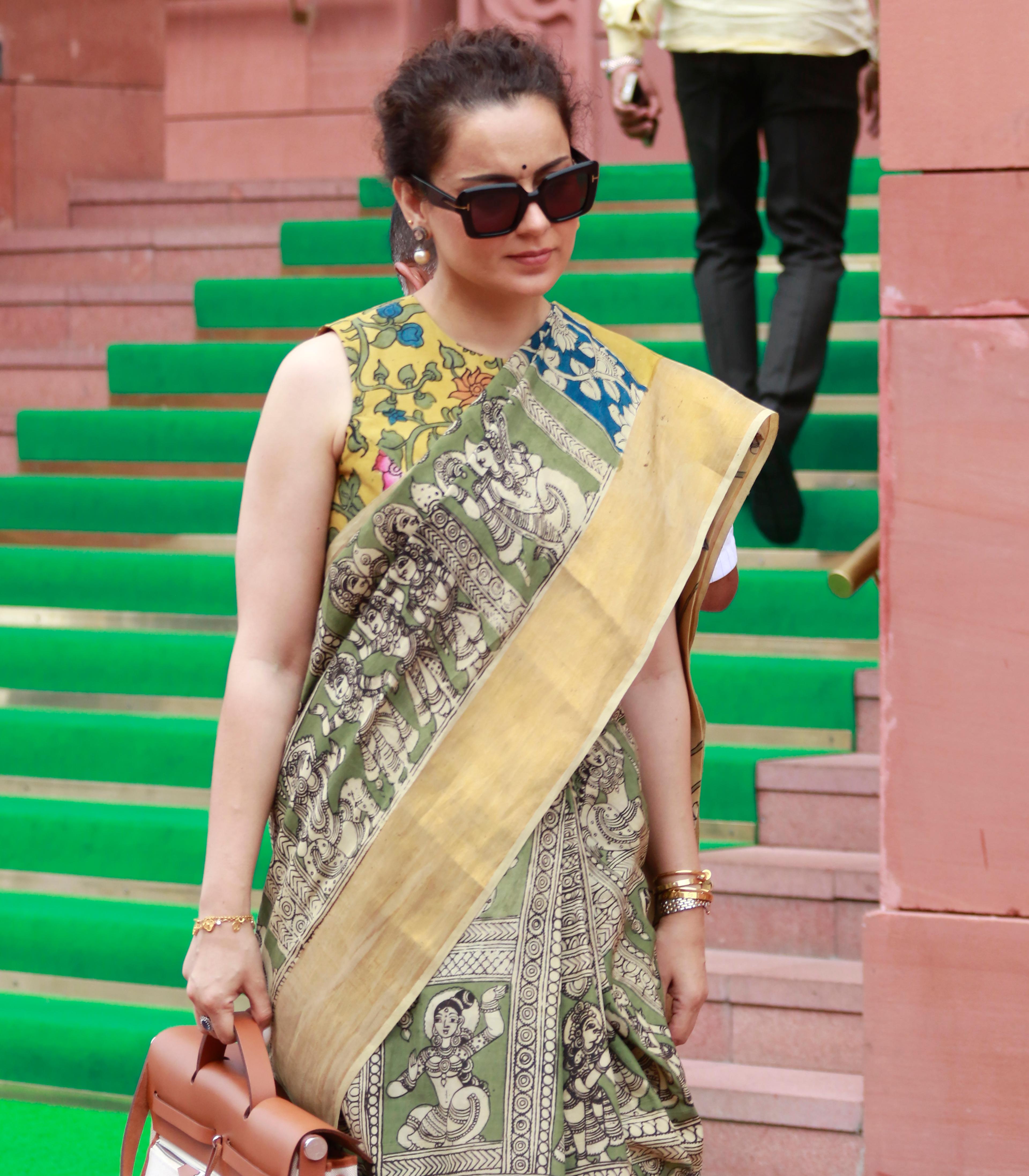 Kangana Ranaut calls Jaya Bachchan 'fighting cock', after the viral selfie incident