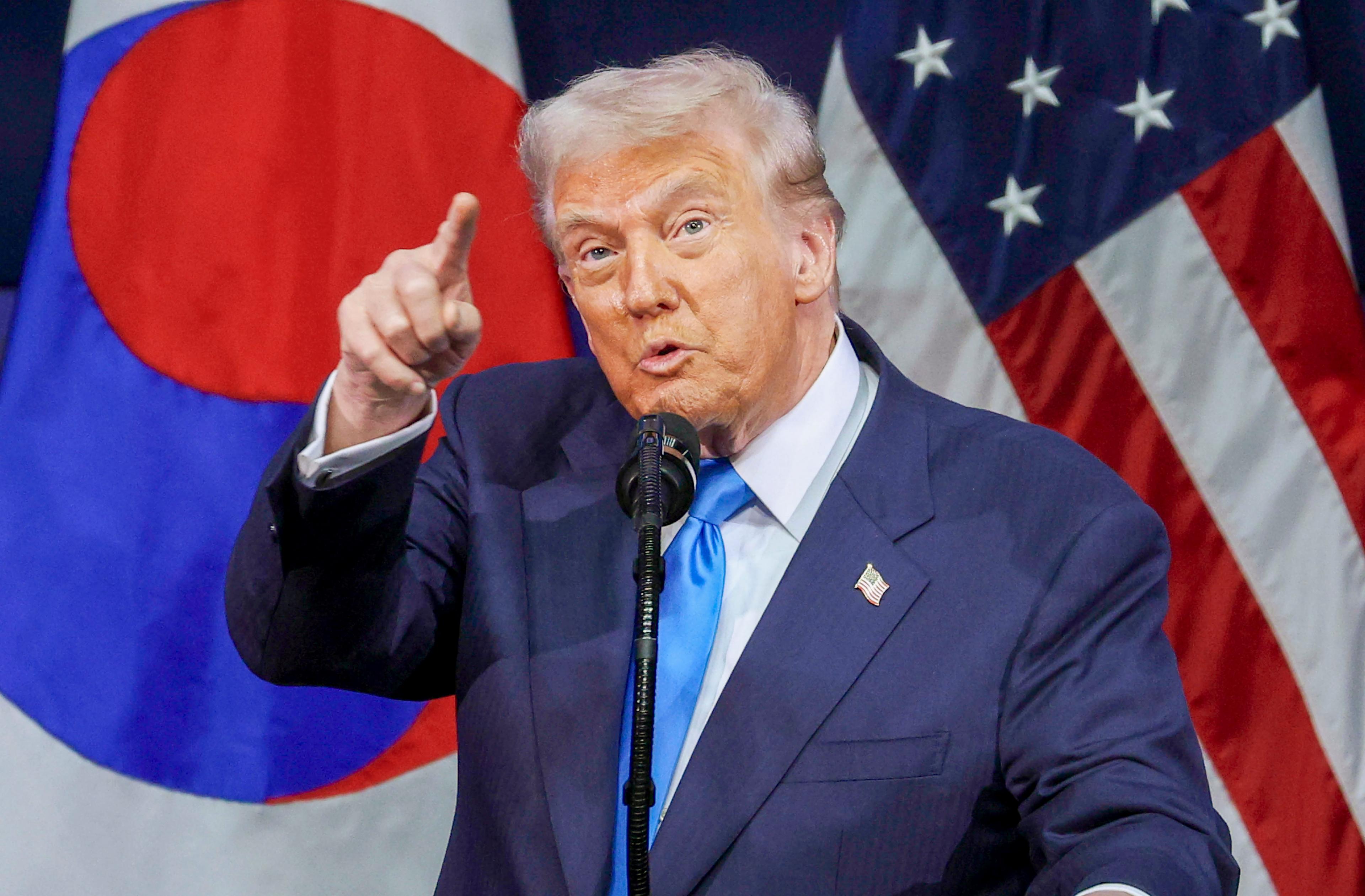 Trump presses claim on Greenland as White House talks open