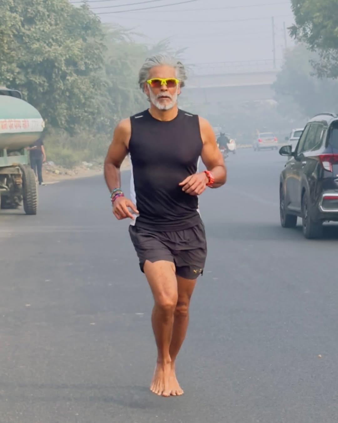 Milind Soman spells out the difference between the women runners in Delhi & Mumbai