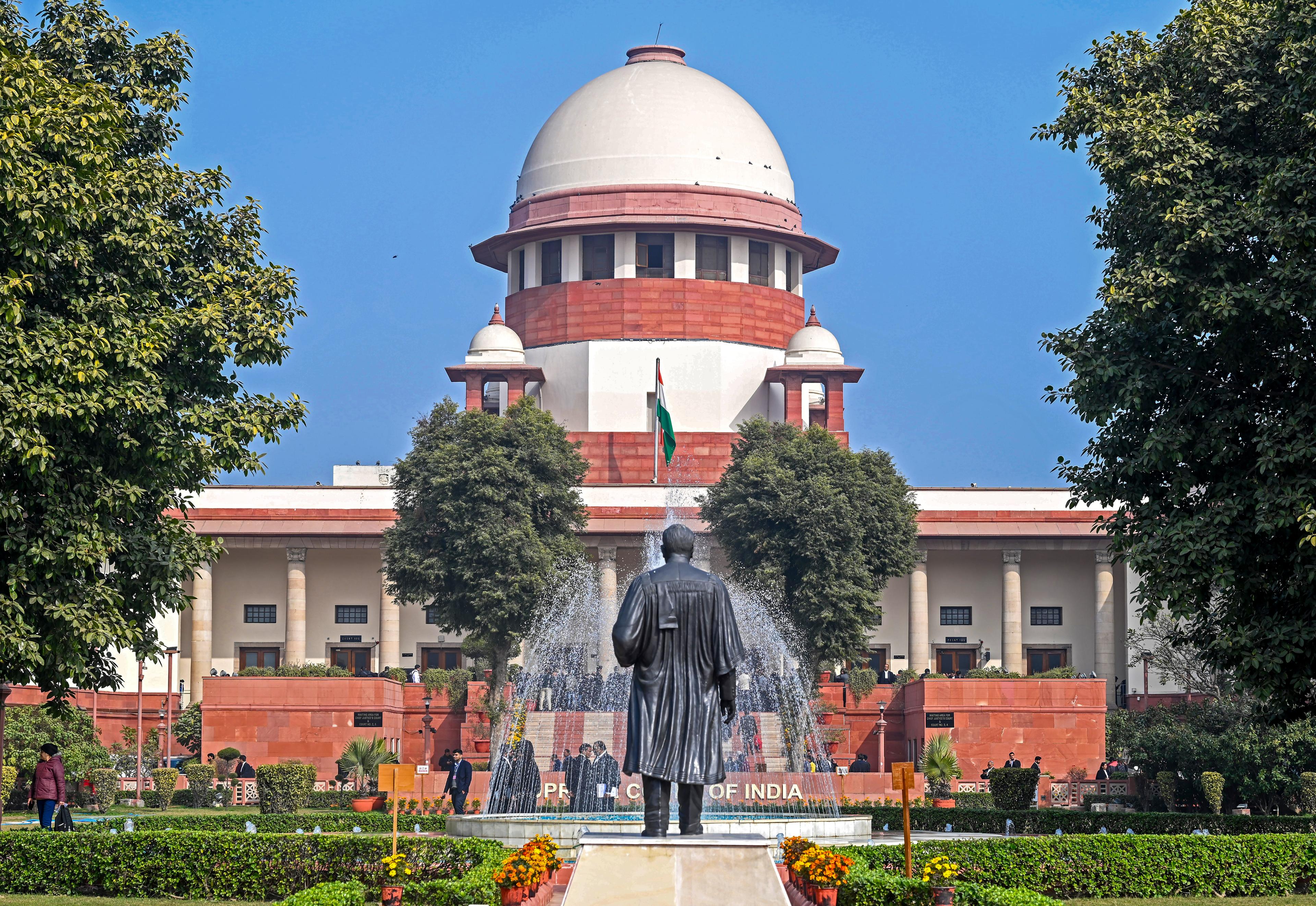 SC orders deployment of judicial officers to oversee SIR exercise in Bengal