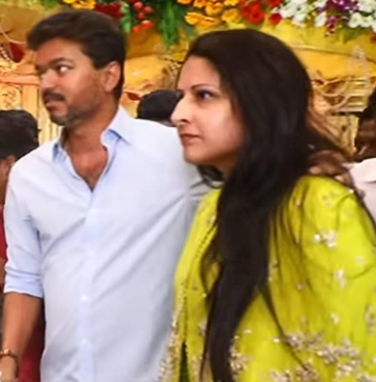 Vijay's wife Sankgeetha Vijay files for divorce; cites Vijay's "adulterous relationship" as reason