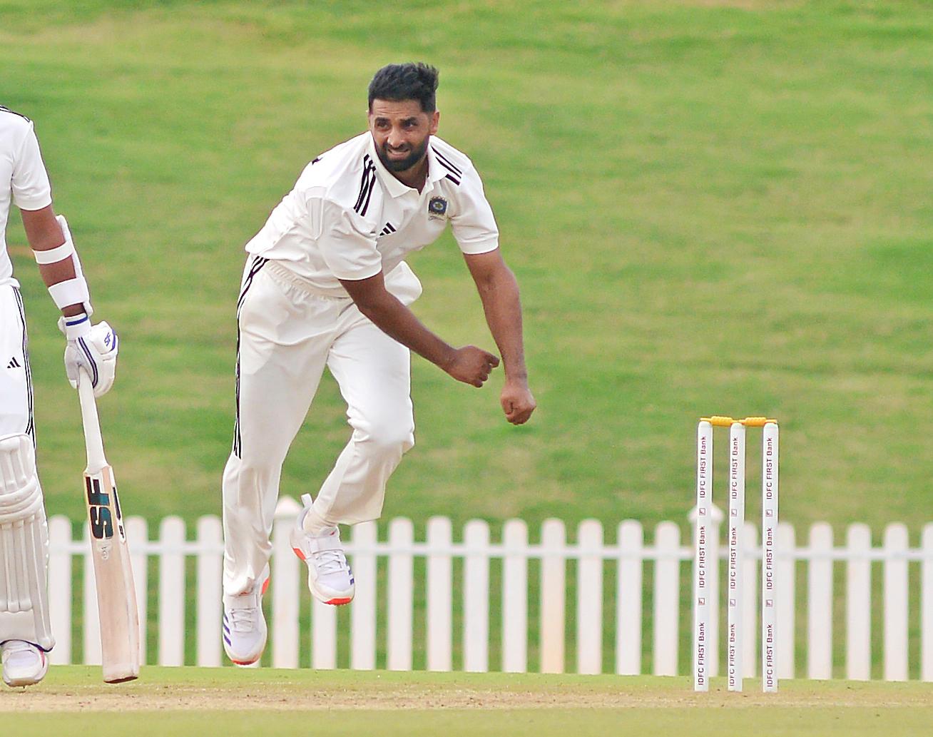 Ranji Trophy Final: Karnataka reach 35/1 at Lunch on Day 3 after Nabi's early strike