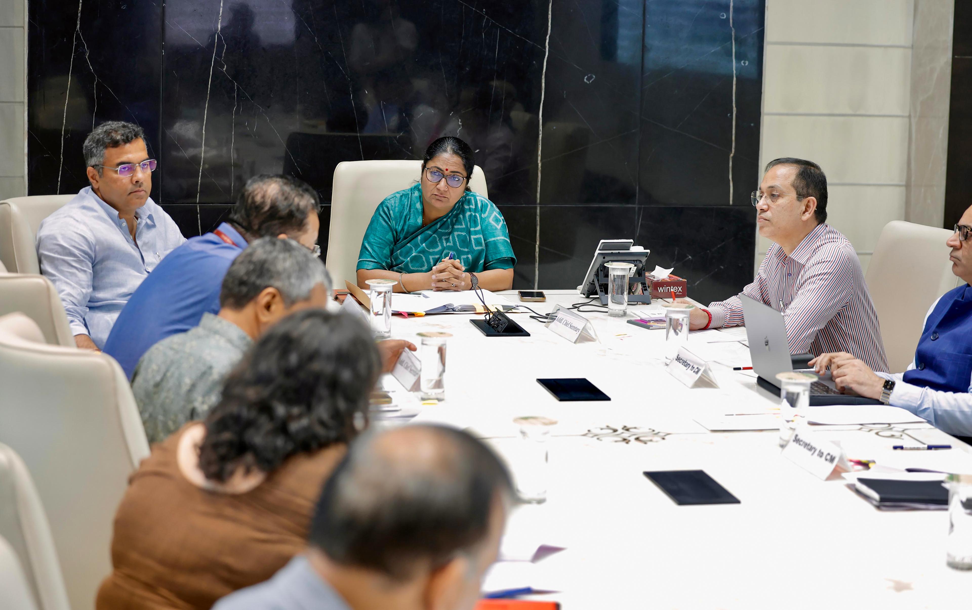 Delhi CM reviews health, road proposals at expenditure panel meet