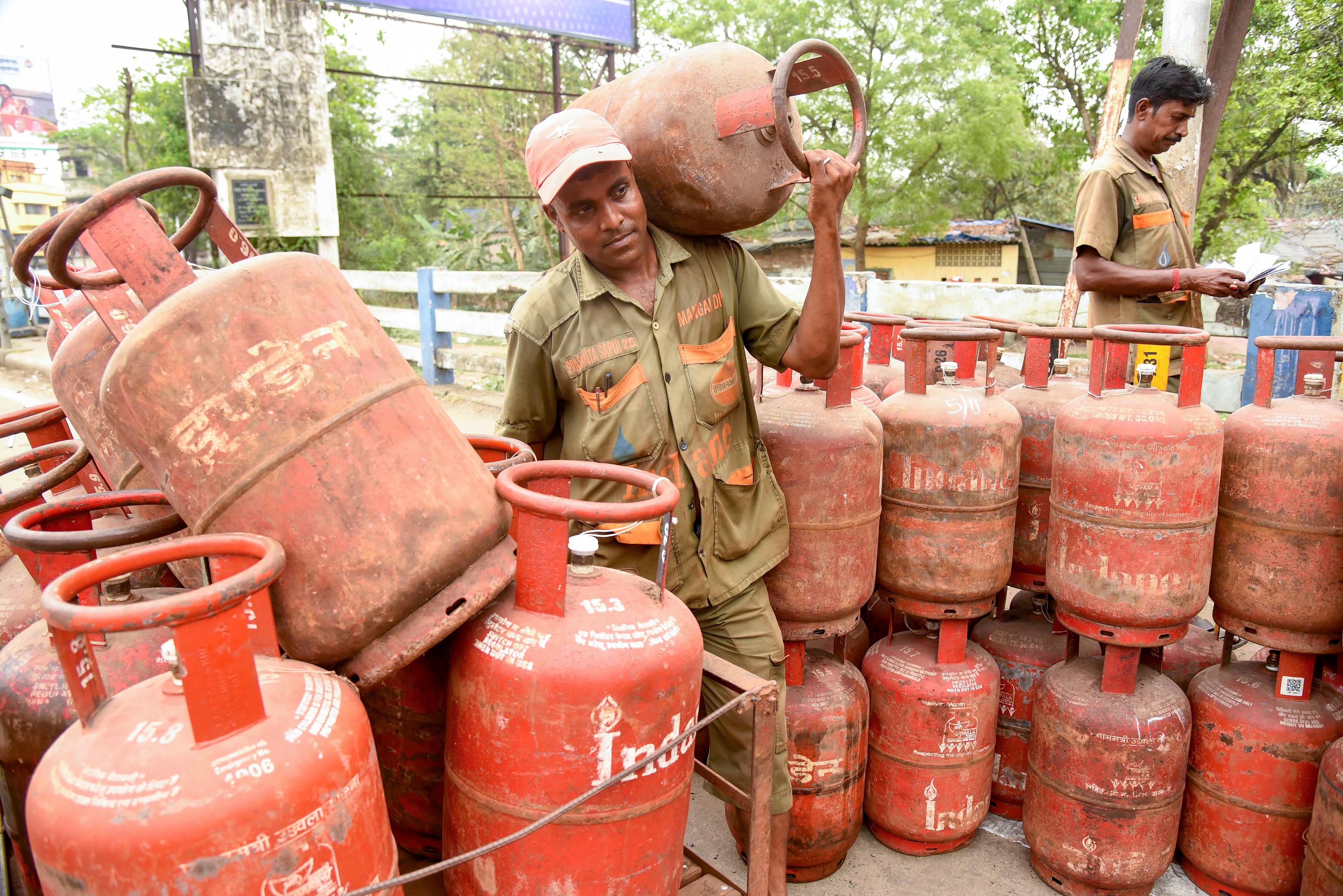 Govt to give Rs 30,000 crore to oil PSUs as LPG subsidy in 2025-26