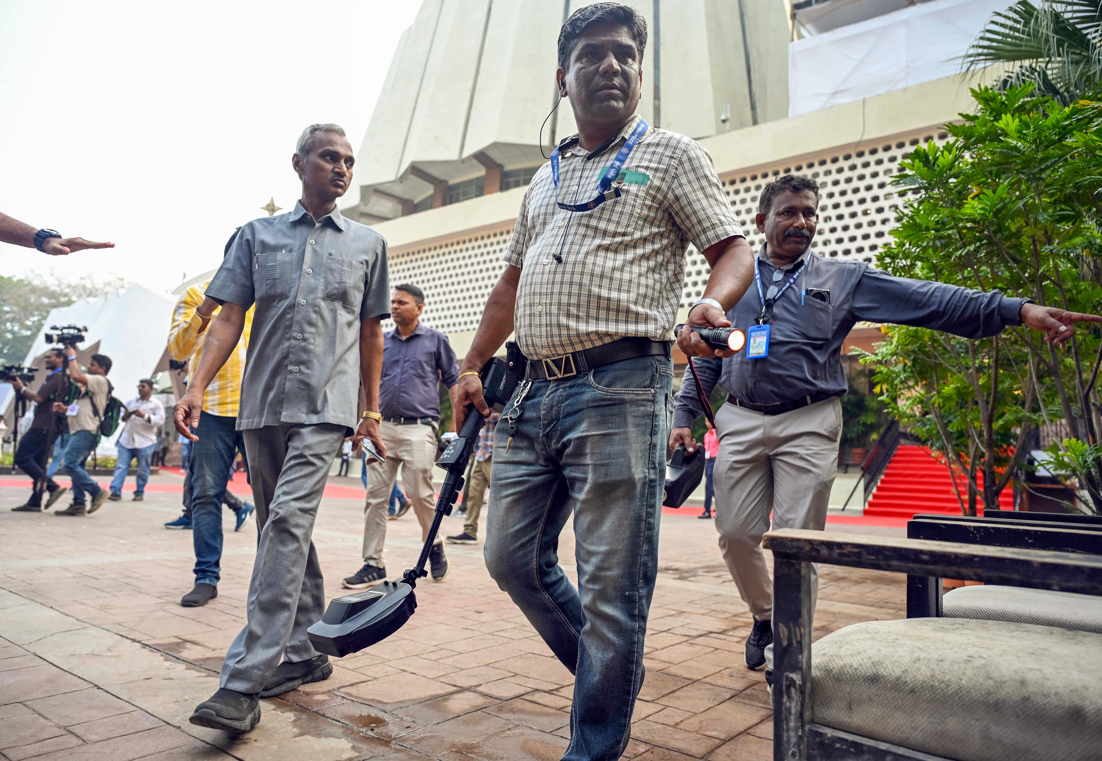 Security breach at Maharashtra Vidhan Bhavan as fake passes being sold