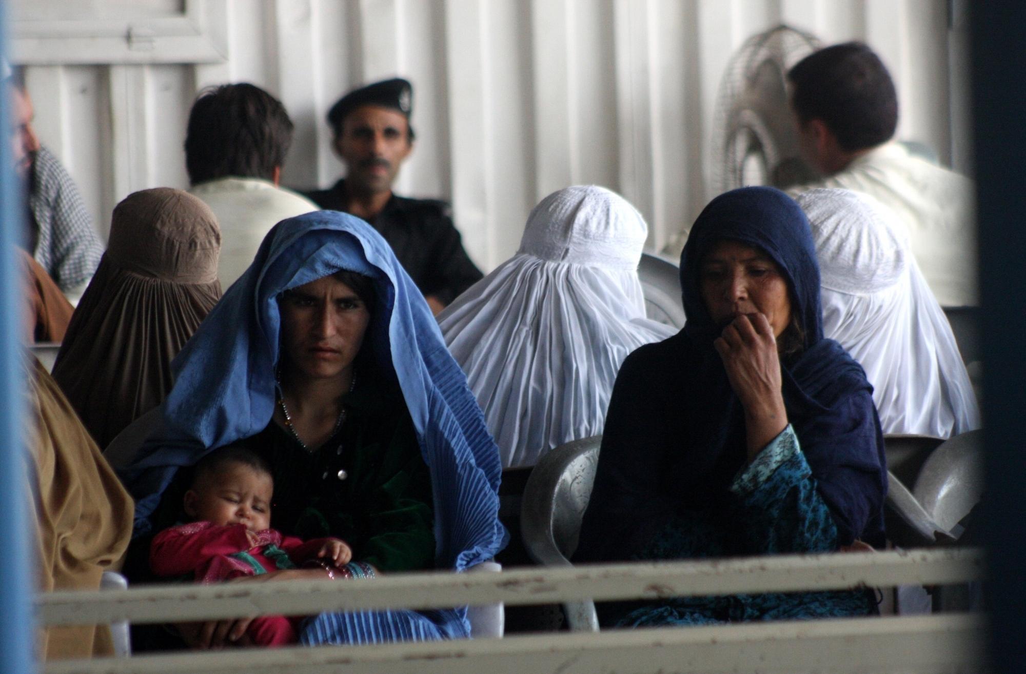 Pakistan should respect refugee rights and stop arresting Afghan refugees: Taliban
