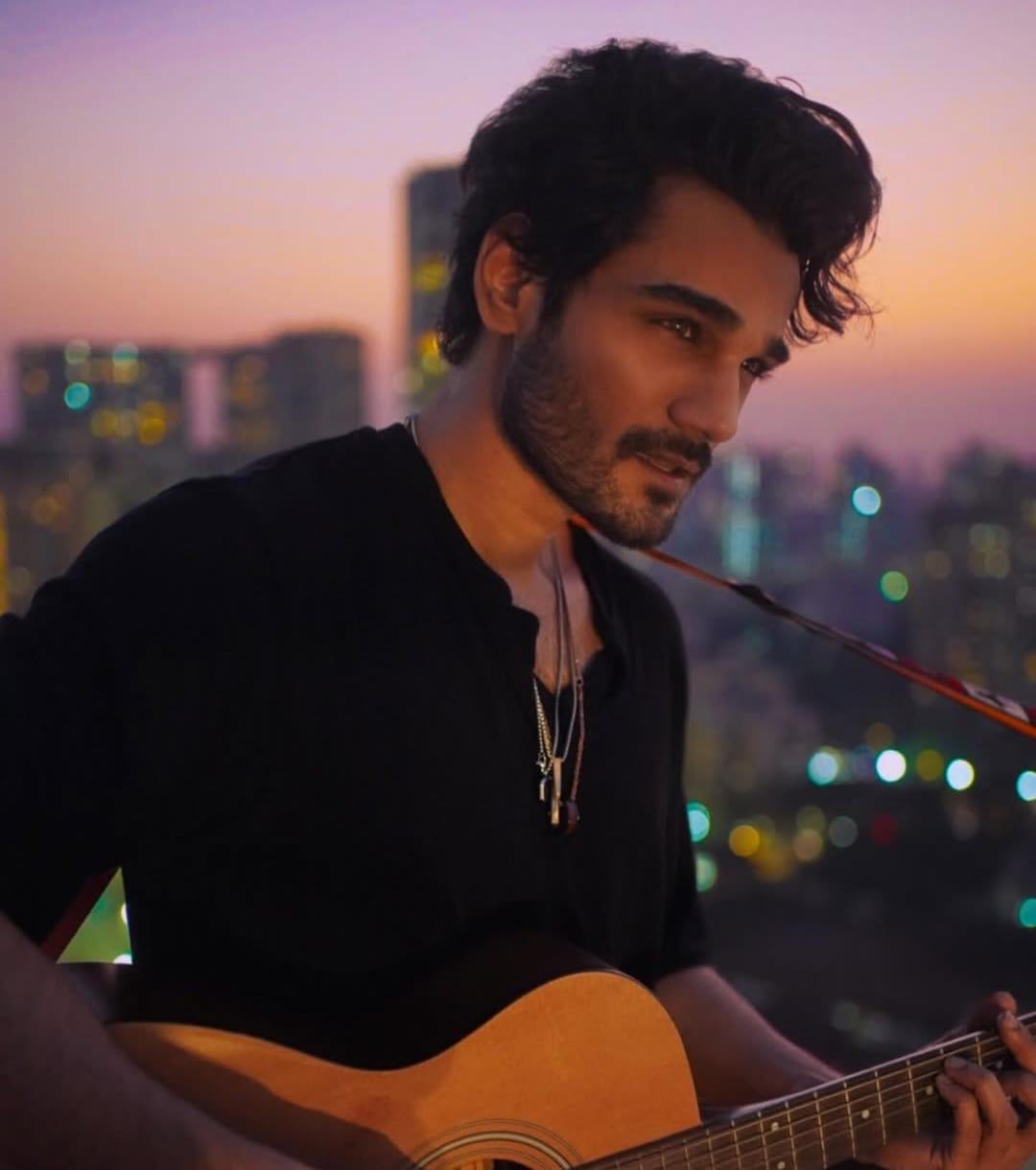 FIR filed against singer Yasser Desai for violating public safety norms