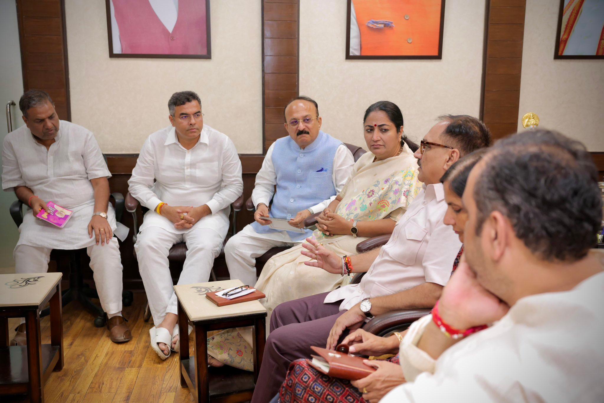 Delhi CM ropes in city BJP workers for expanding flood relief