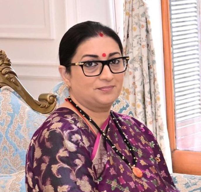 Smriti Irani gives a sneak peek into her cooking time, calls it 'pleasures of being me’