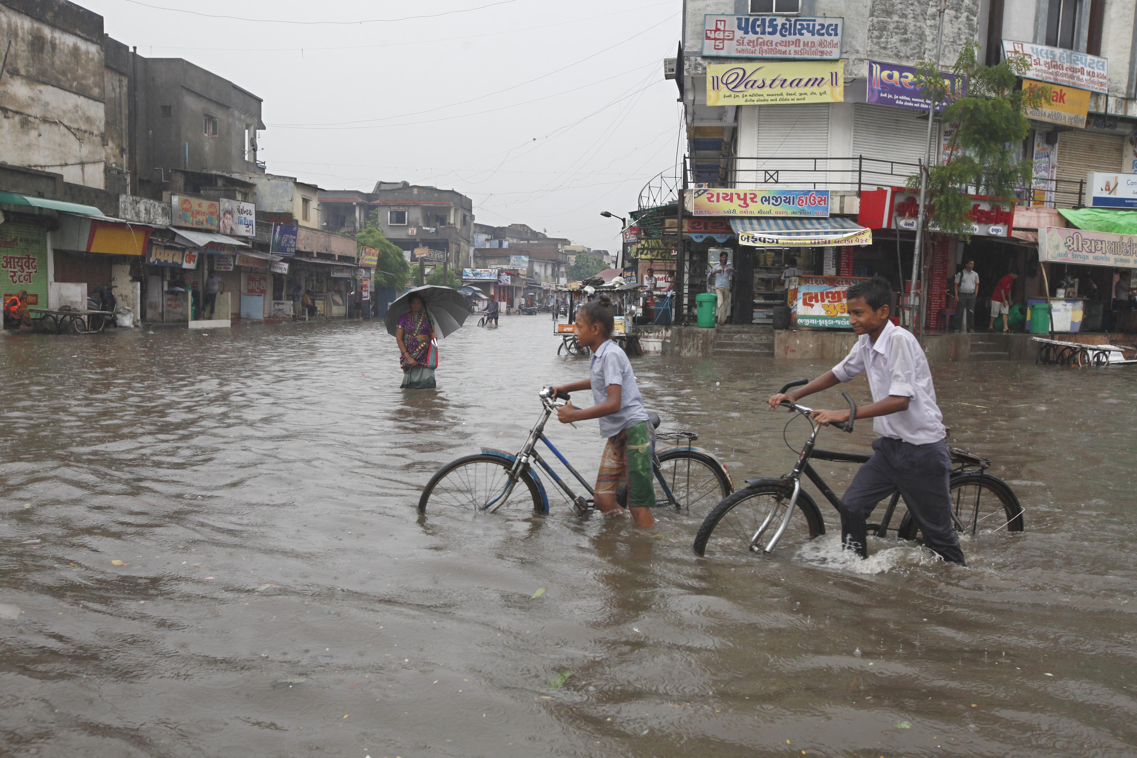 Unseasonal rains lash Valsad; IMD warns of heavy showers in Gujarat