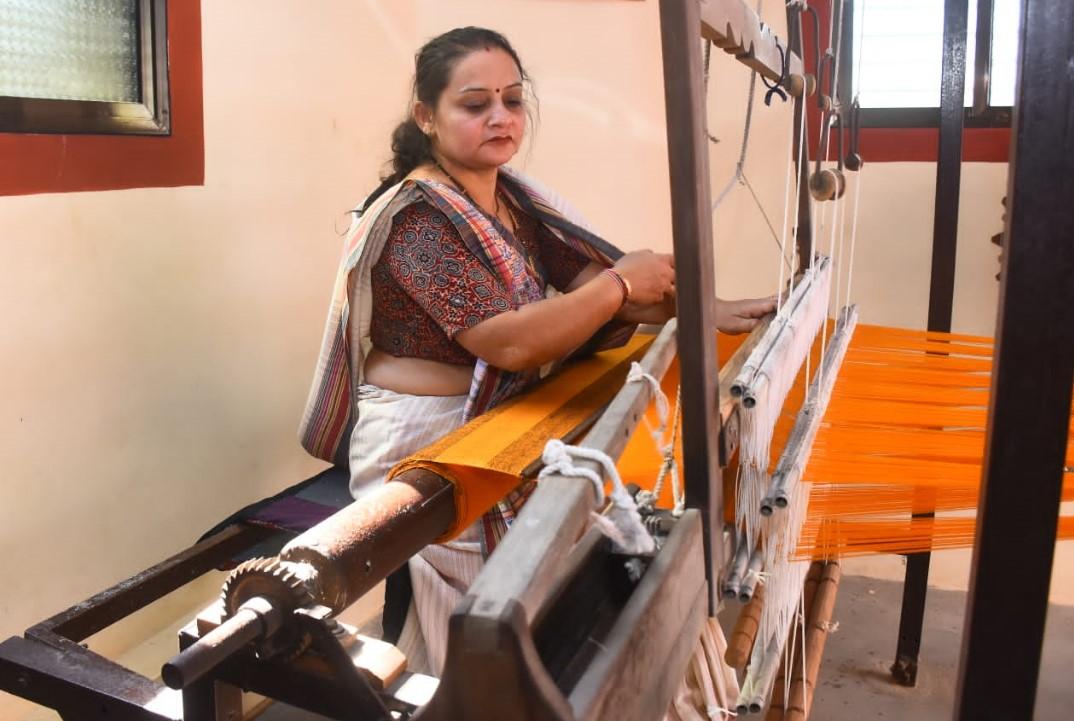 Gujarat's handloom sector records Rs 290 crore in sales for 2024–25: Govt